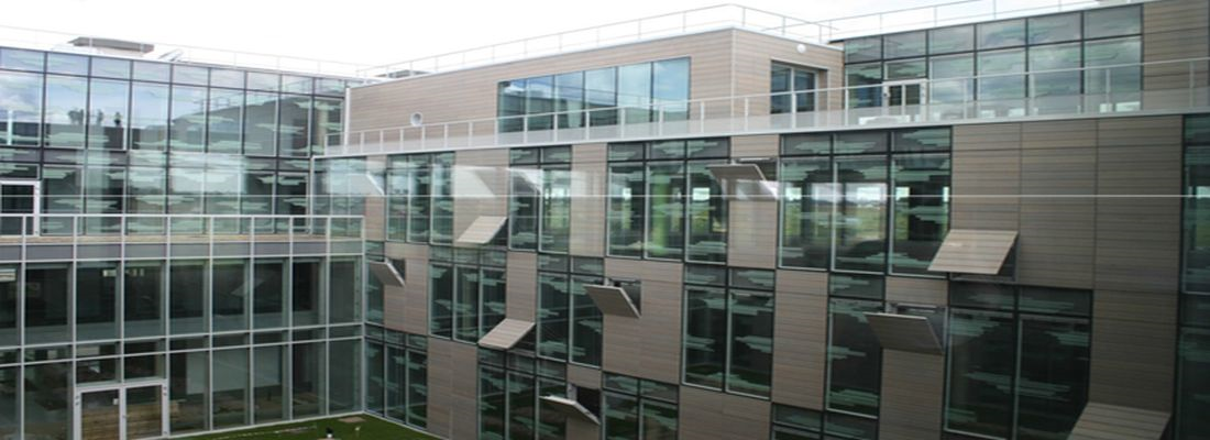 Motorlu otomatik pencere